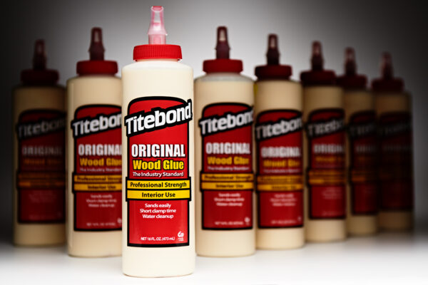 Photo des bidons de colle à bois Titebond Original