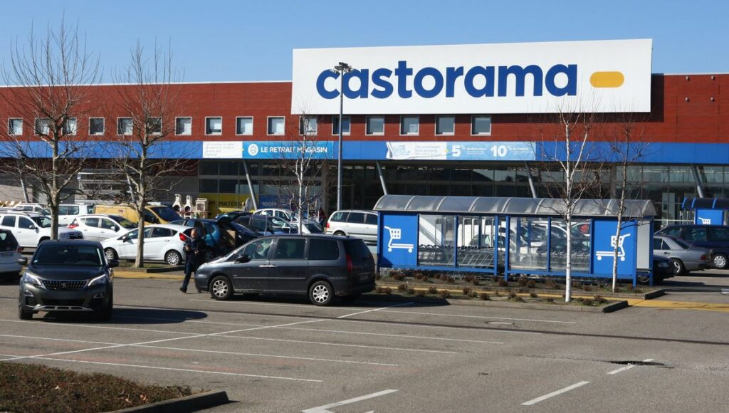 Photo d'un magasin Castorama, endroit idéal pour acheter de la colle à bois